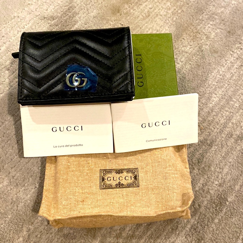 Brand new black Gucci marmont card case wallet with Gold accent